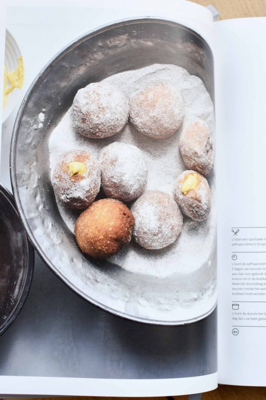 sufganiyot met saffraancrème